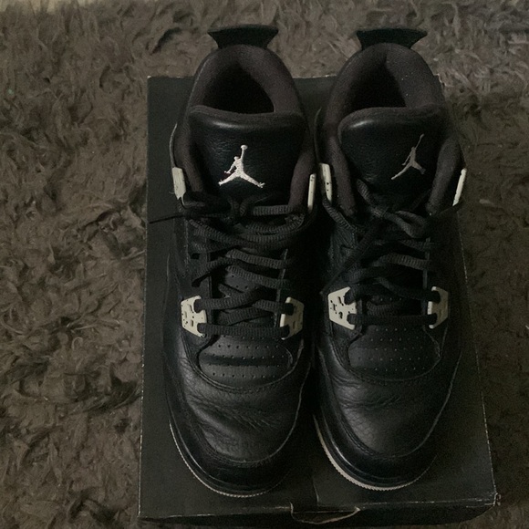 Air Jordan 4s - Picture 2 of 9